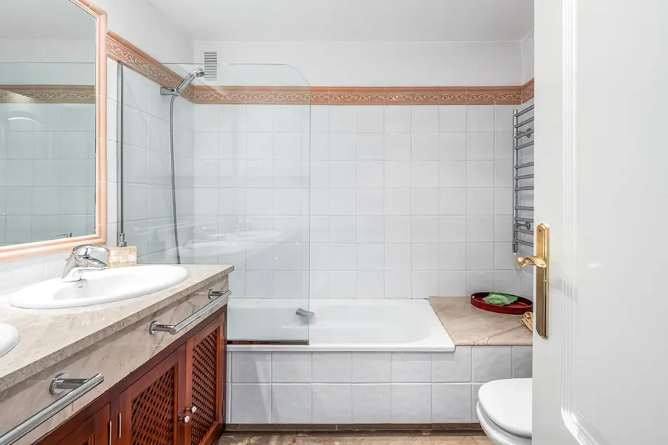 cumbres_del_rodeo_shower_after After - Penthouse in Andalucia Garden club, Nueva Andalucia
